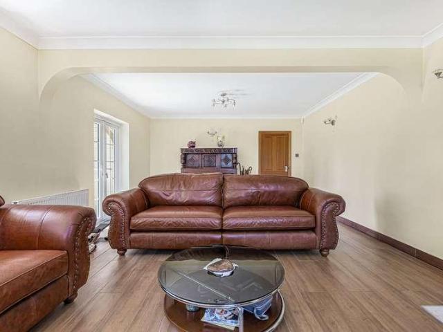 6 bed house for sale