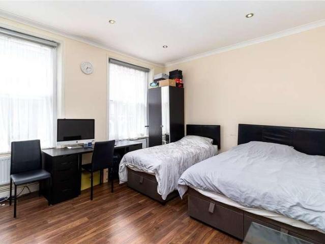 6 bed house for sale