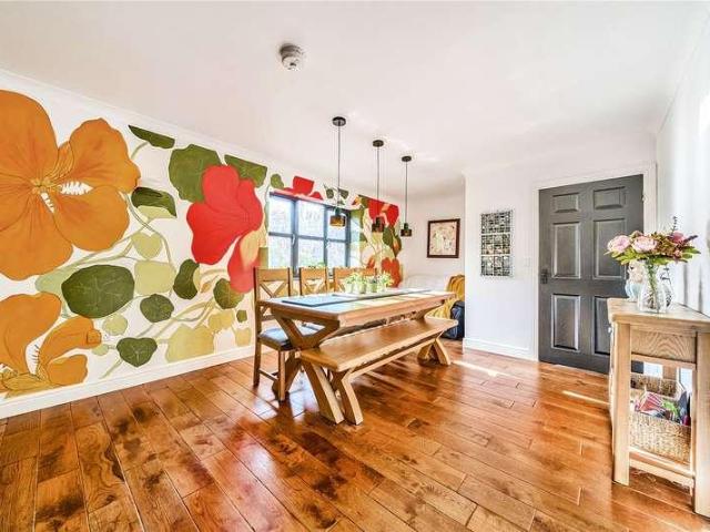6 bed house for sale