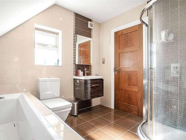 6 bed house for sale