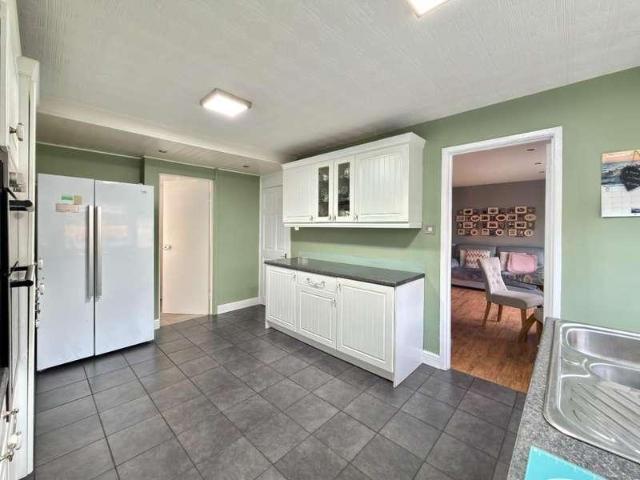 6 bed house for sale