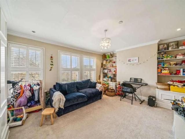 6 bed house for sale