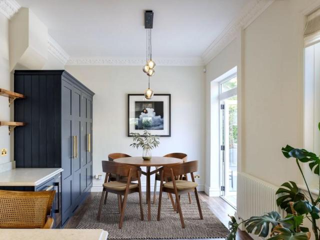 6 bed house for sale