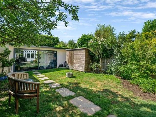 6 bed house for sale