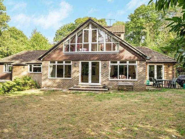 6 bed house for sale