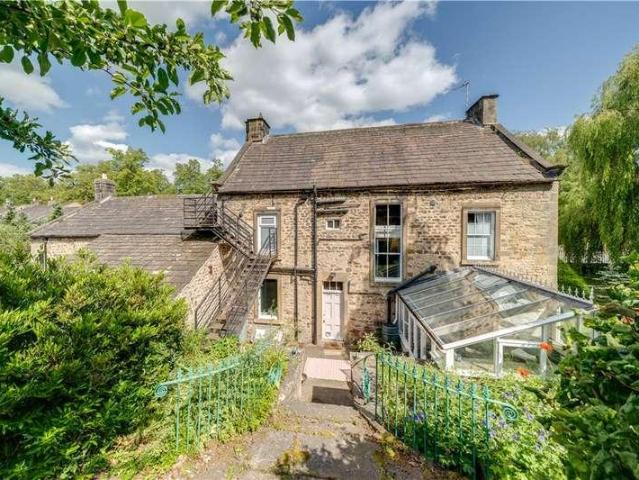 6 bed house for sale