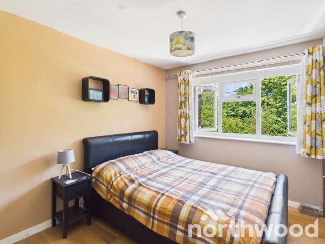 6 bed house for sale