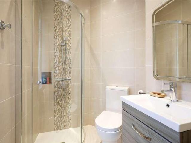 6 bed house for sale