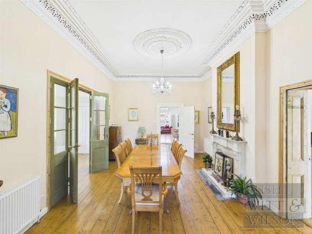 6 bed house for sale