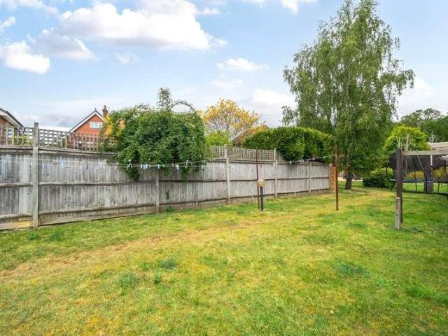 6 bed house for sale