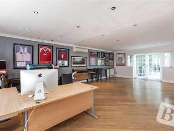 6 bed house for sale