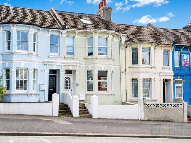 6 bed house for sale