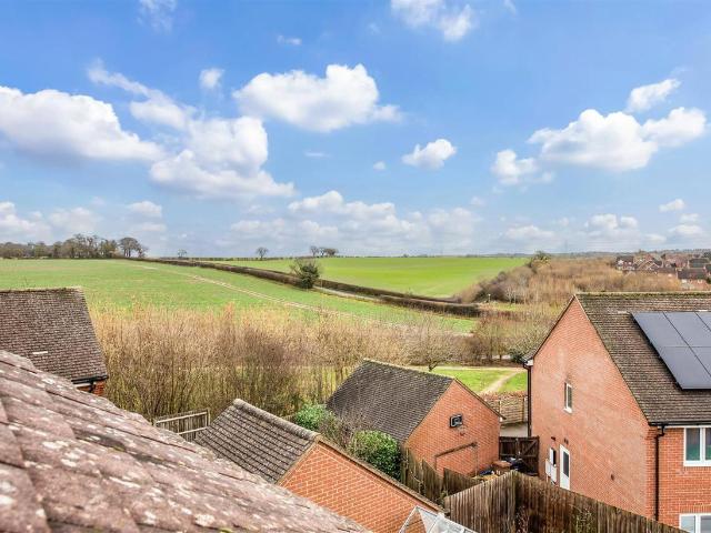 6 bed house for sale