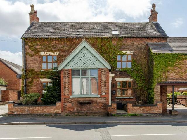 6 bed house for sale