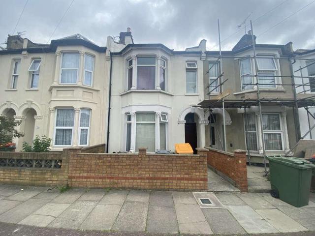 6 bed house for sale