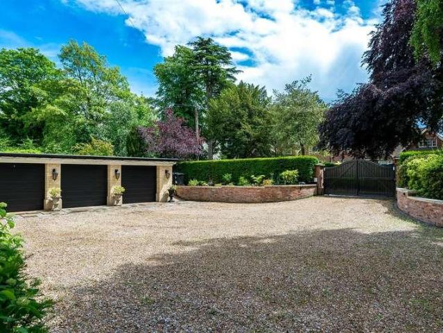 6 bed house for sale