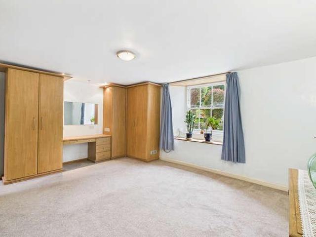 6 bed house for sale