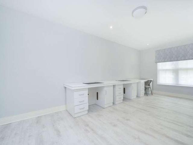 6 bed house for sale