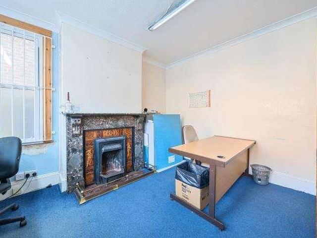 6 bed house for sale