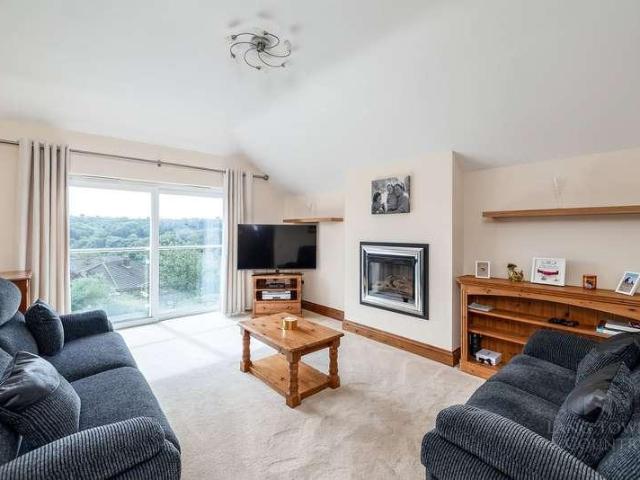 6 bed house for sale