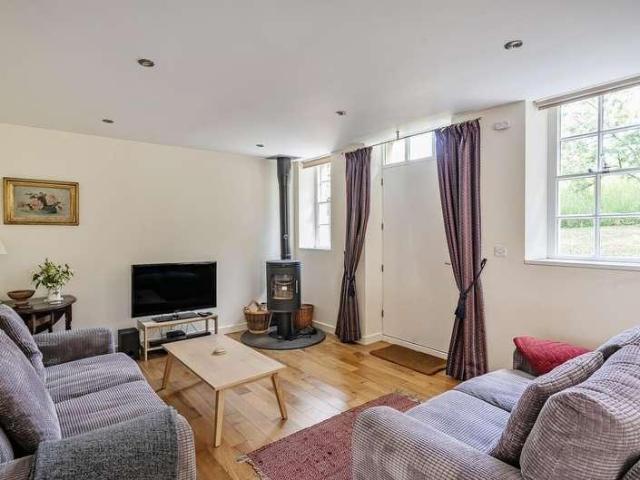 6 bed house for sale