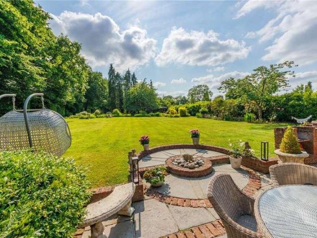 6 bed house for sale