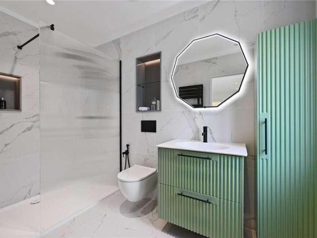 6 bed house for sale
