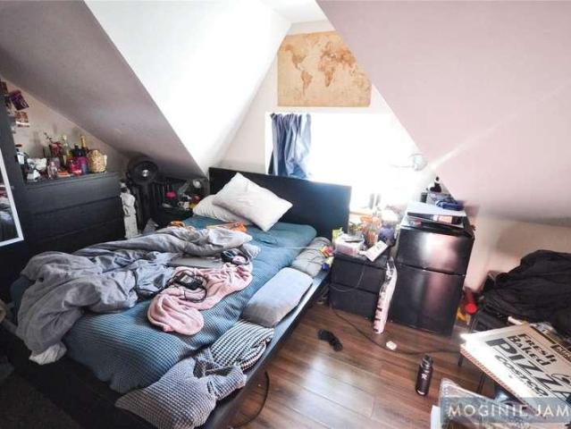 6 bed house for sale
