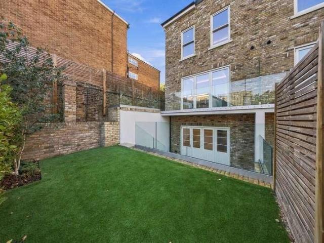6 bed house for sale
