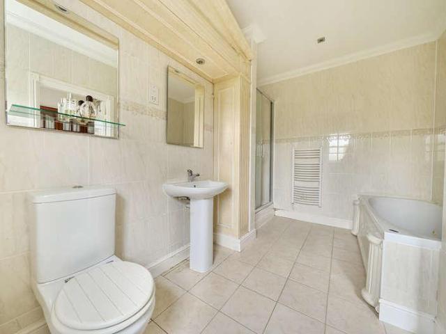 6 bed house for sale