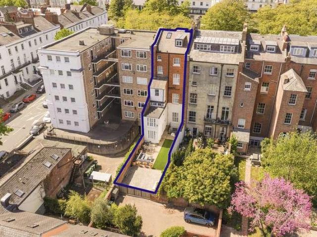 6 bed house for sale