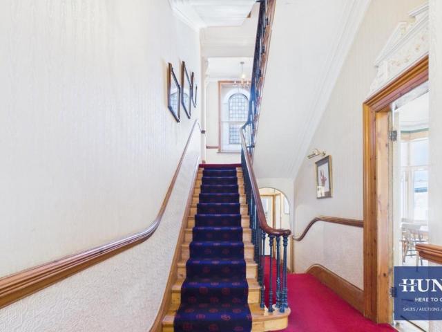 6 bed house for sale