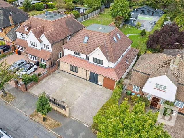 6 bed house for sale