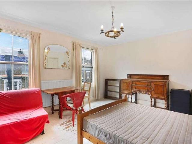6 bed house for sale