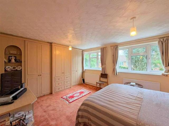 6 bed house for sale