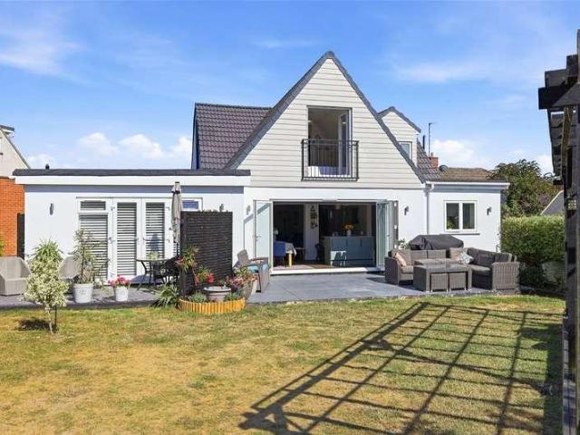 6 bed house for sale