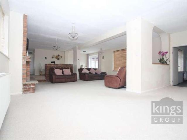 6 bed house for sale