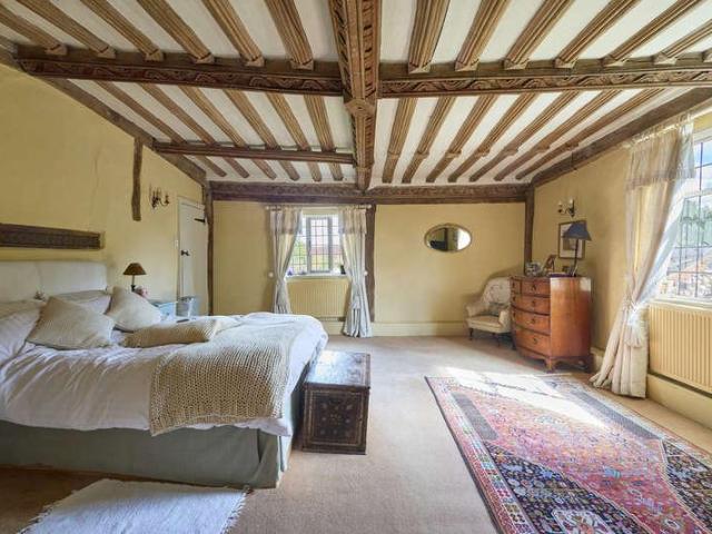 6 bed house for sale