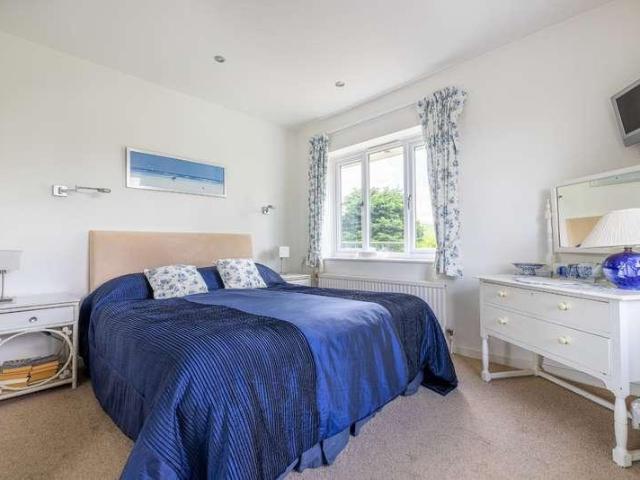 6 bed house for sale