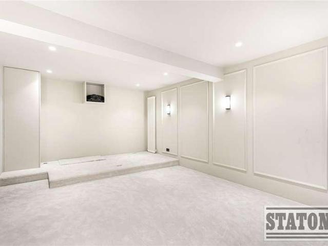 6 bed house for sale