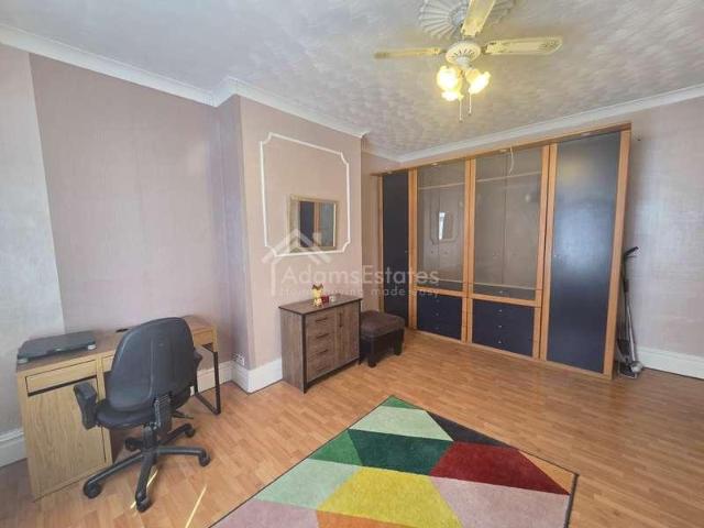 6 bed house for sale