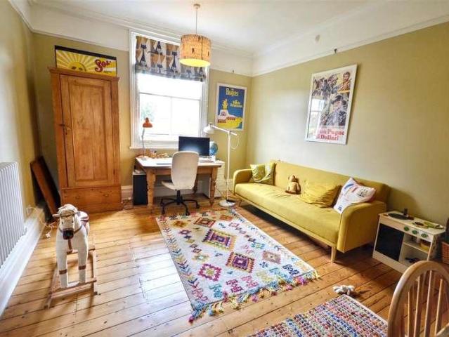 6 bed house for sale
