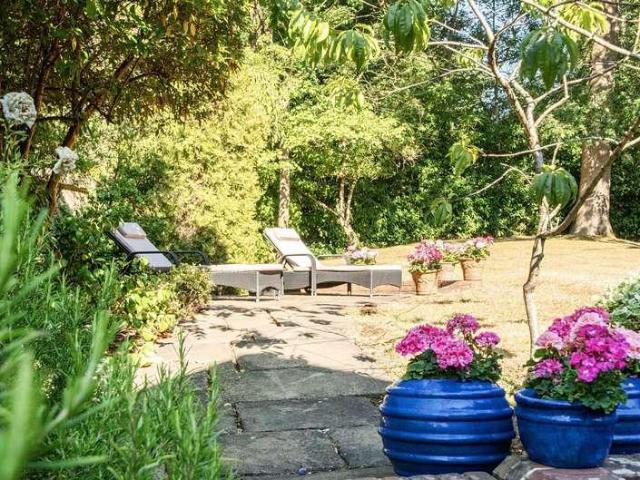 6 bed house for sale