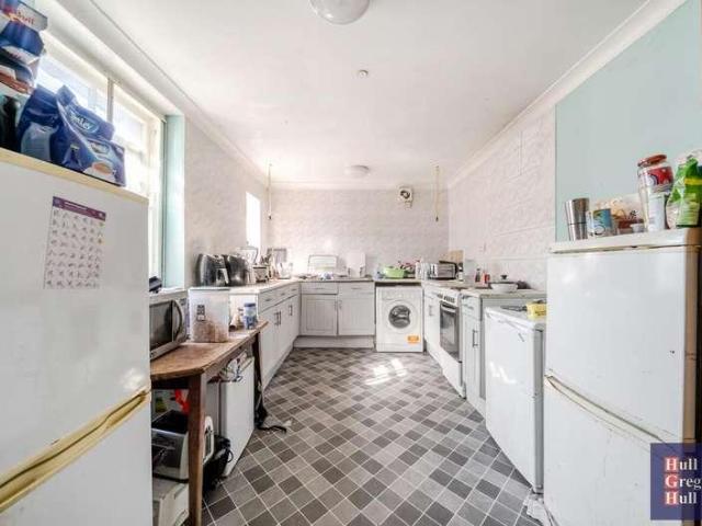 6 bed house for sale