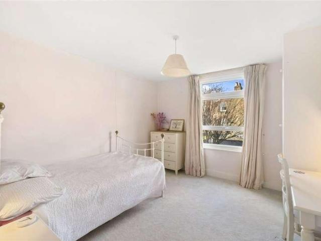 6 bed house for sale