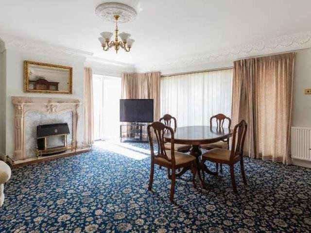 6 bed house for sale