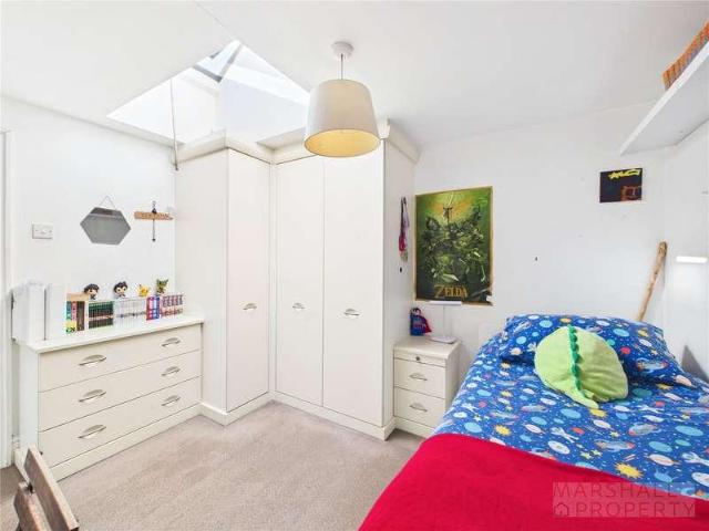 6 bed house for sale