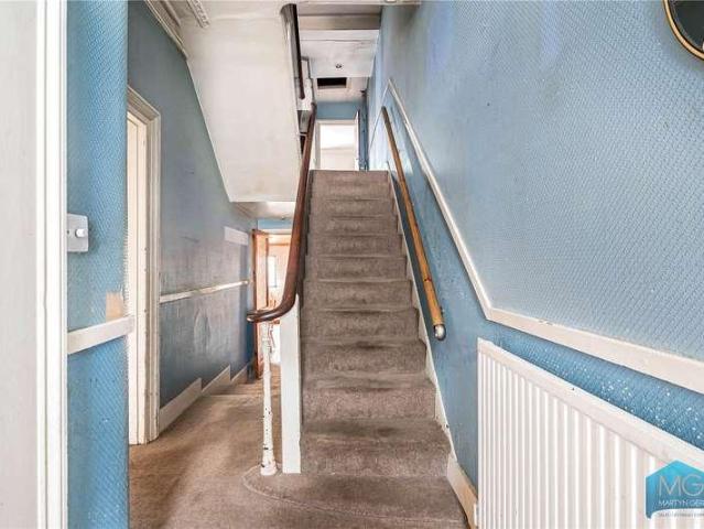 6 bed house for sale