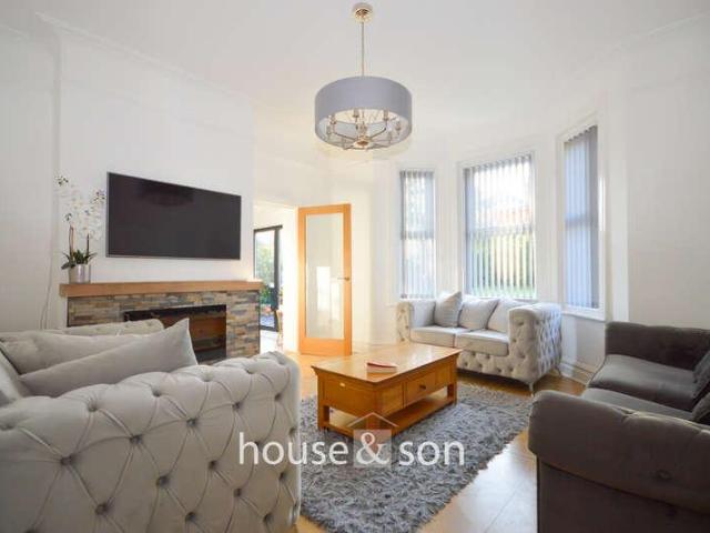 6 bed house for sale