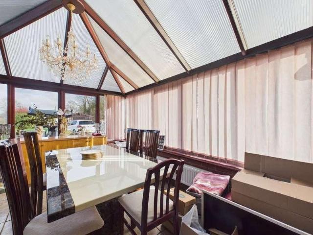 6 bed house for sale